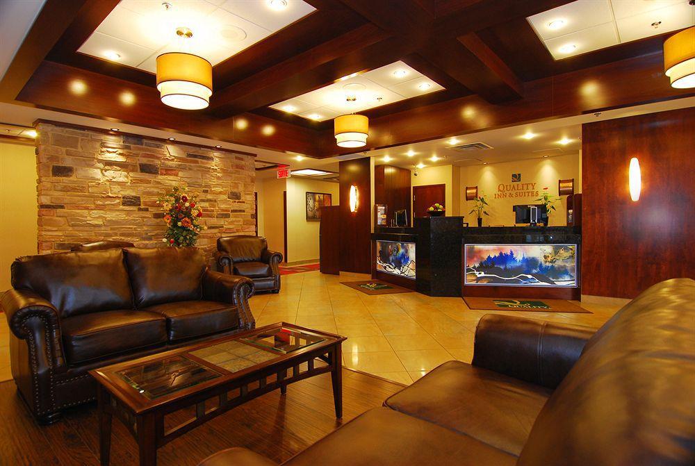 Quality Inn & Suites Val-d'Or Beltér fotó