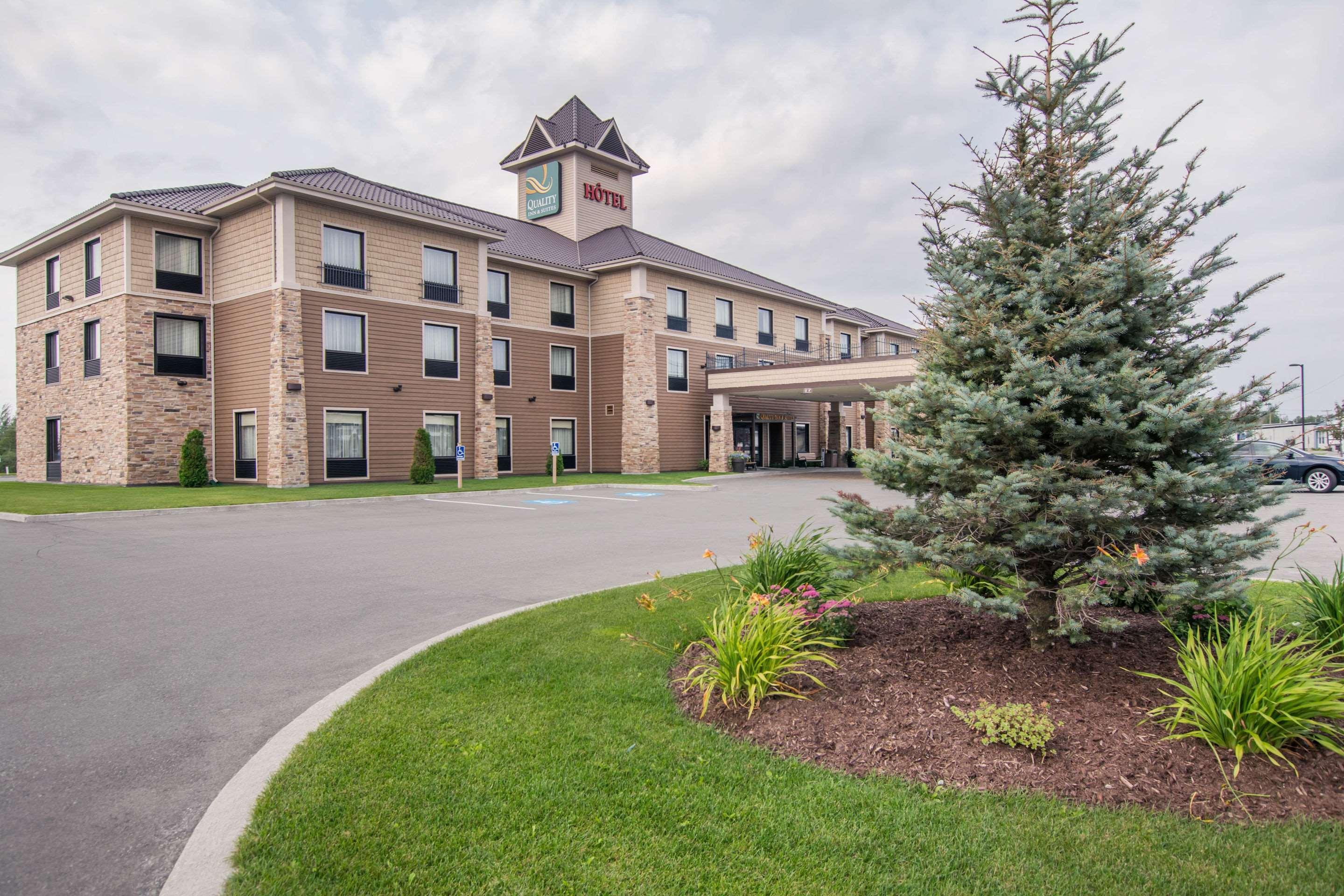 Quality Inn & Suites Val-d'Or Kültér fotó