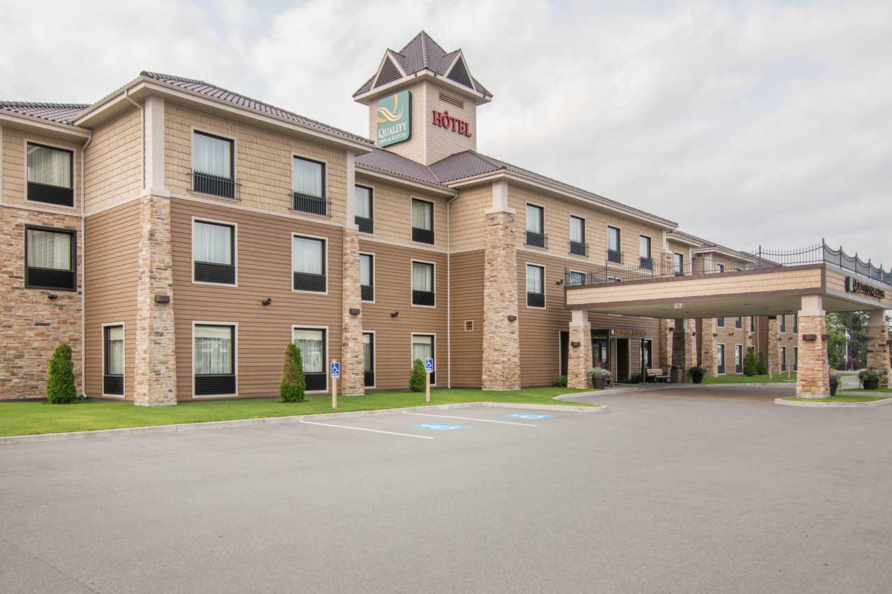 Quality Inn & Suites Val-d'Or Kültér fotó