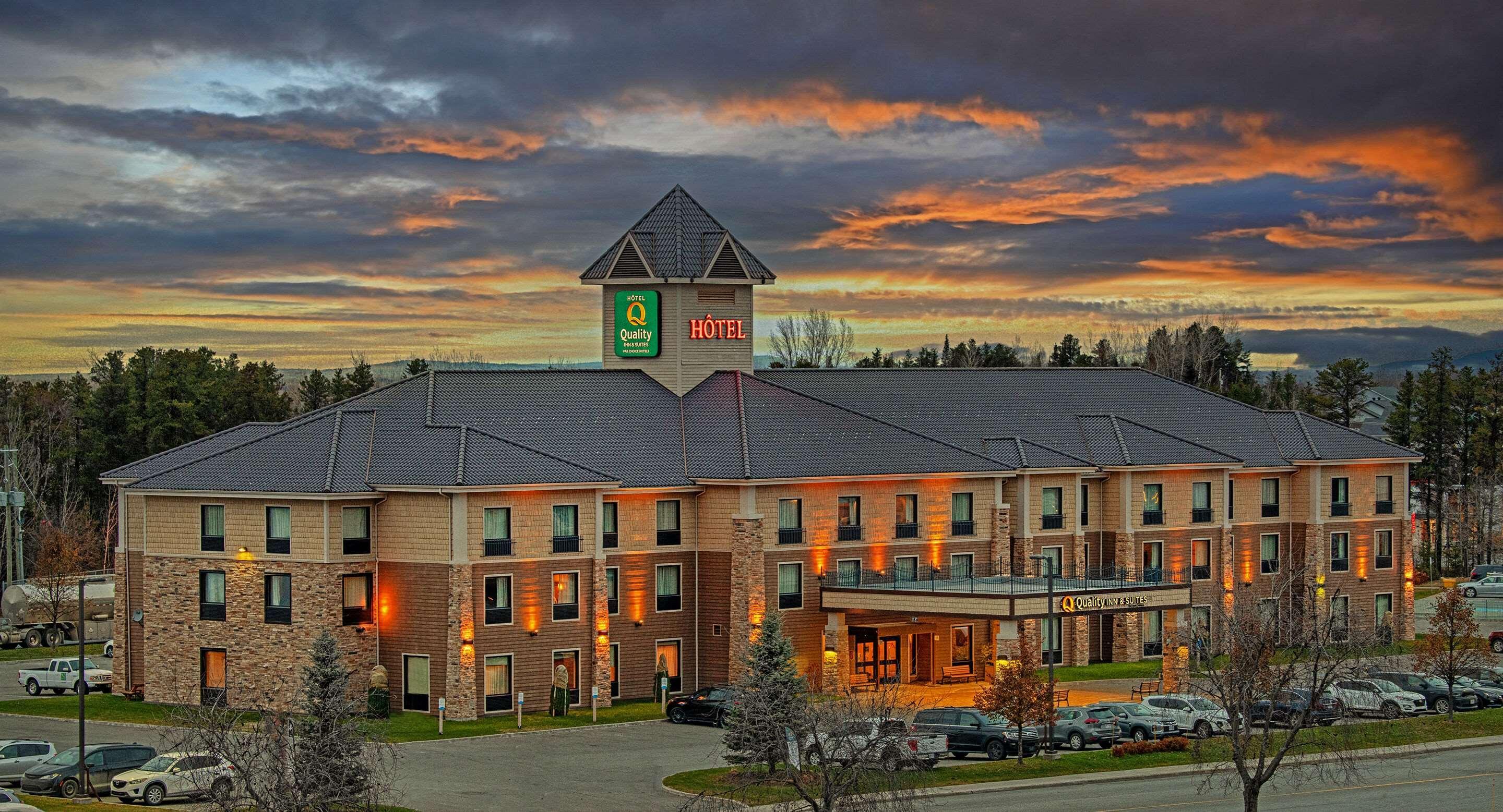 Quality Inn & Suites Val-d'Or Kültér fotó