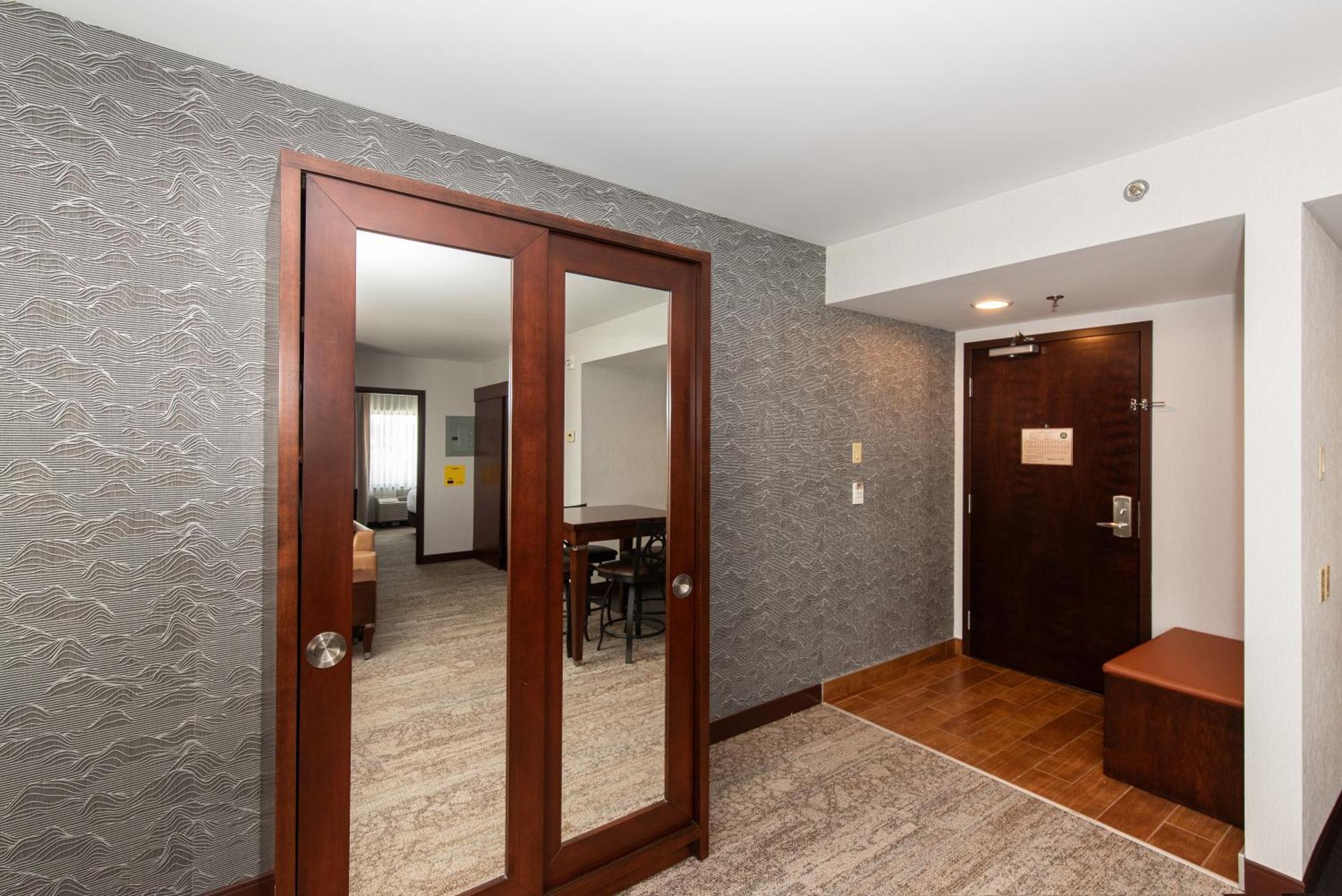 Quality Inn & Suites Val-d'Or Kültér fotó