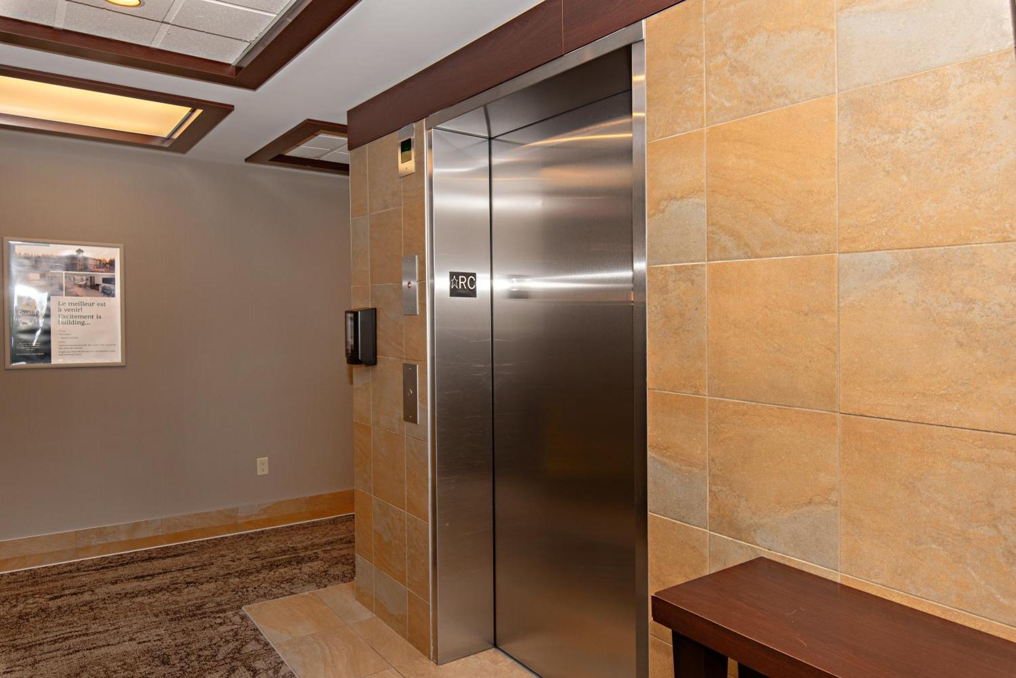 Quality Inn & Suites Val-d'Or Kültér fotó