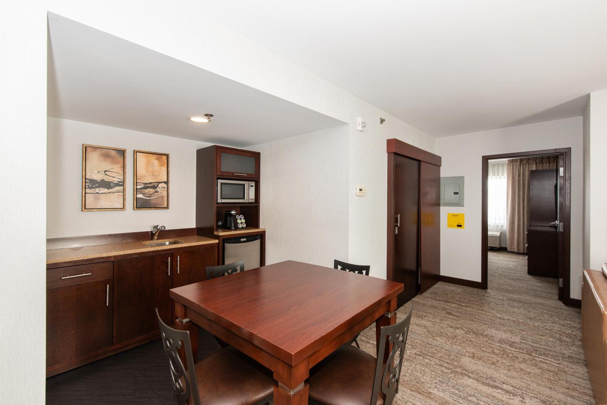 Quality Inn & Suites Val-d'Or Kültér fotó