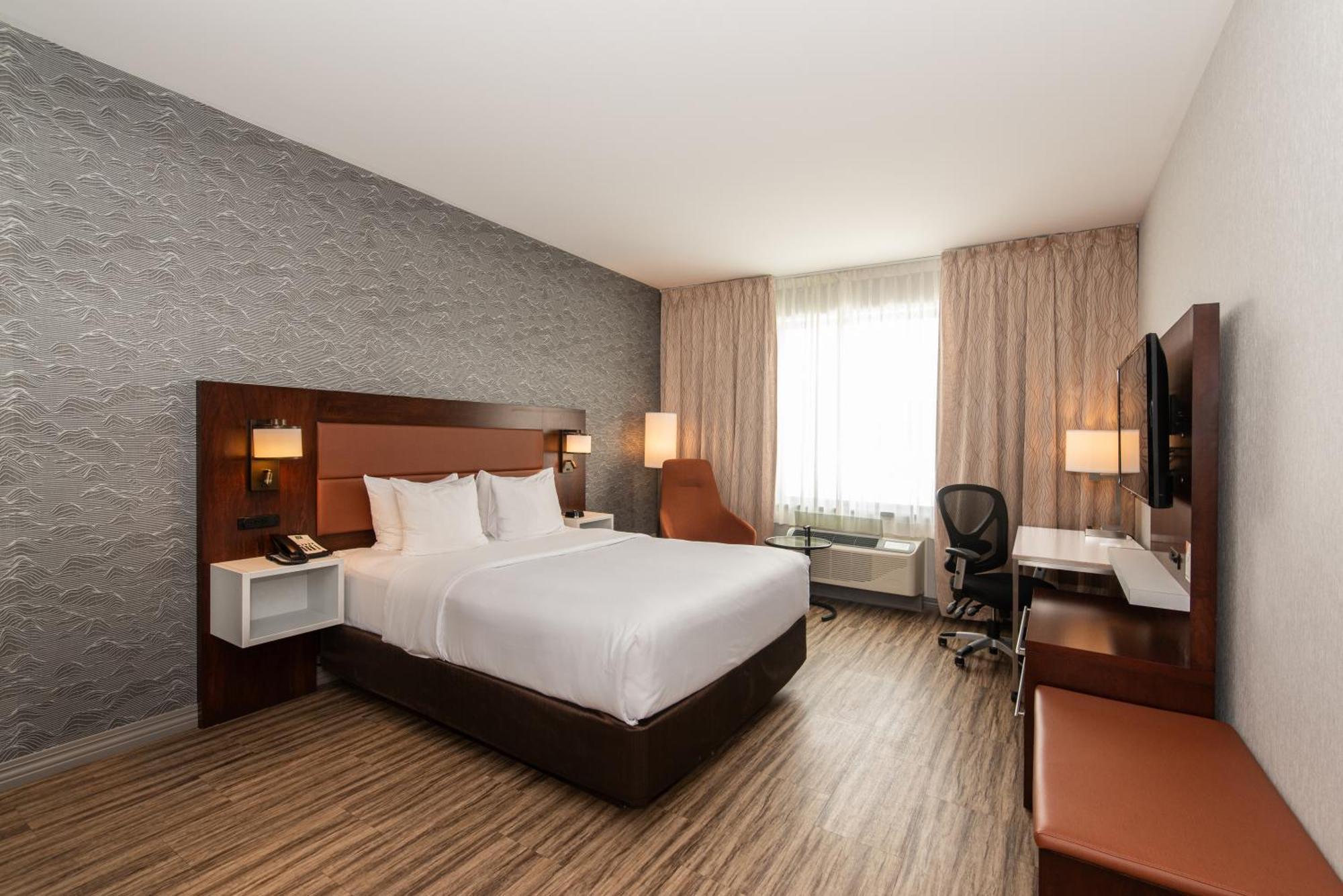 Quality Inn & Suites Val-d'Or Kültér fotó