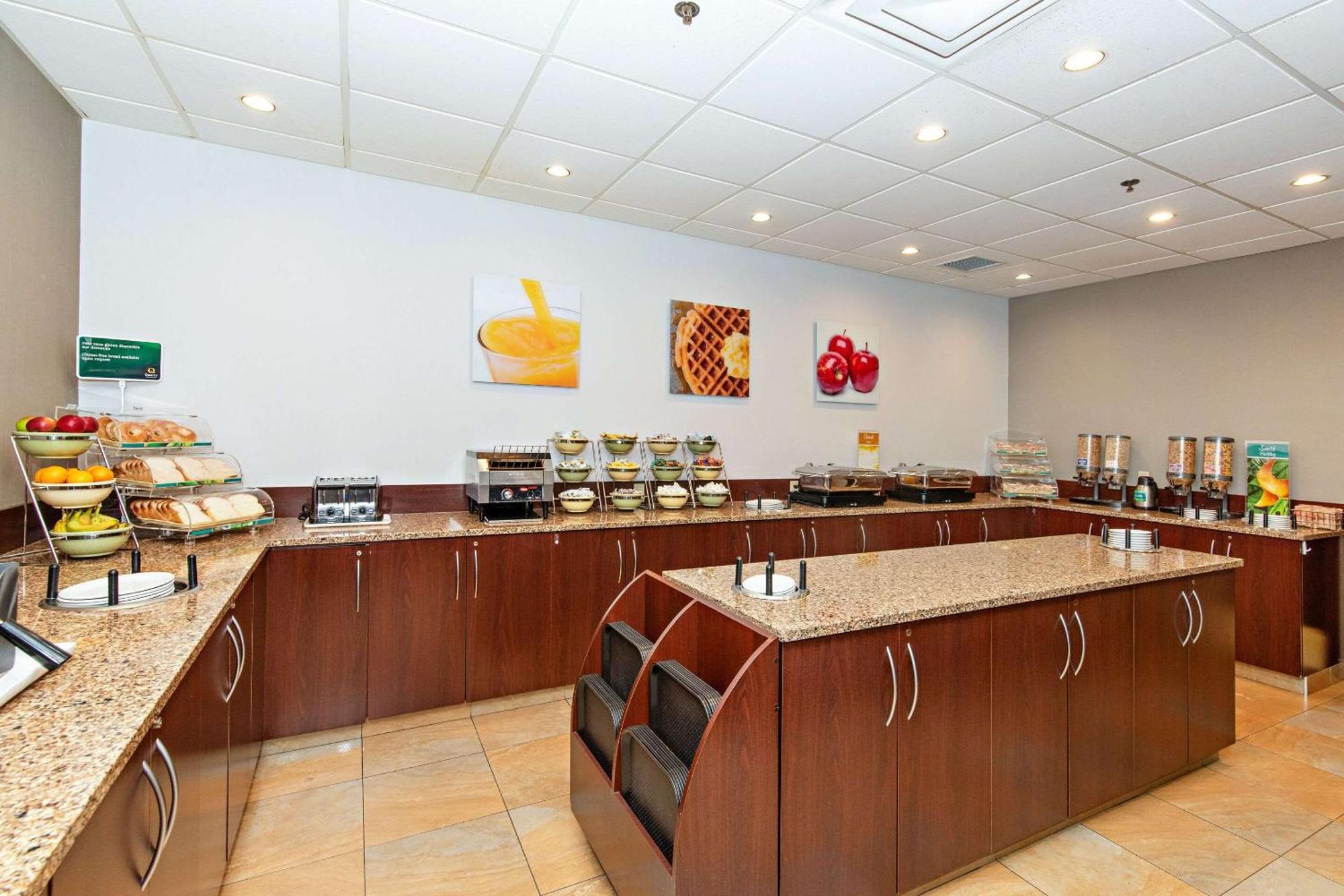 Quality Inn & Suites Val-d'Or Kültér fotó