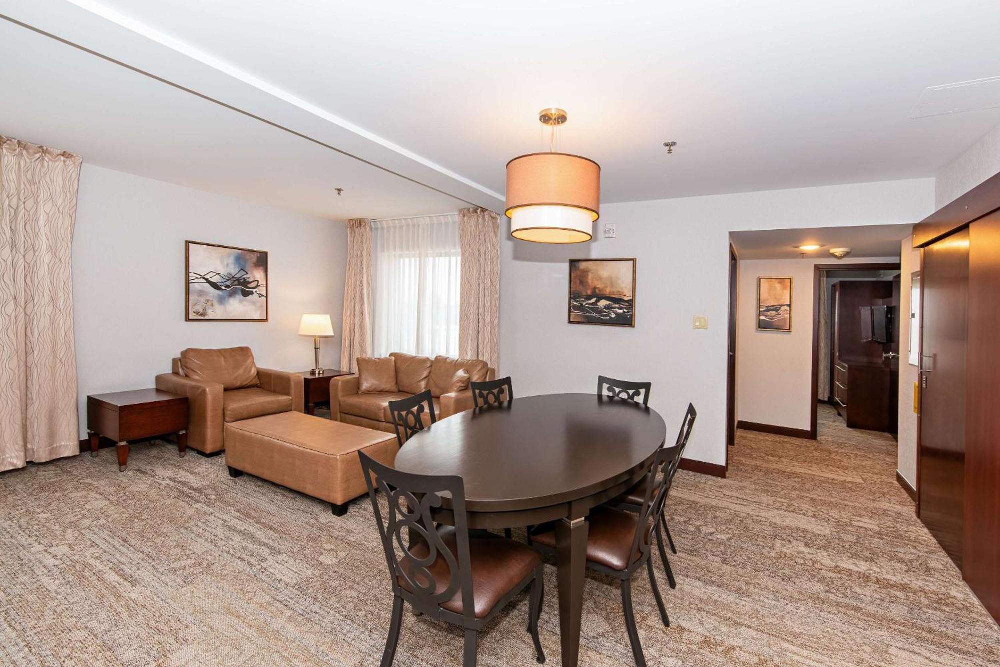 Quality Inn & Suites Val-d'Or Kültér fotó